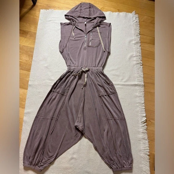 Mono Harén Free People FP Movimiento Franklin Hills Taupe Pierna Globo Con Capucha S Foto 2 de 4