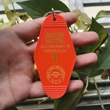 Psycho Norman BATES MOTEL Hotel Orange  Key Chain Evil Creepy Halloween NEW