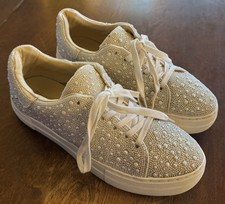 BETSEY JOHNSON Sidny FAUX PEARLS Low Top SNEAKERS in White - WOMEN'S Size 9.5 US