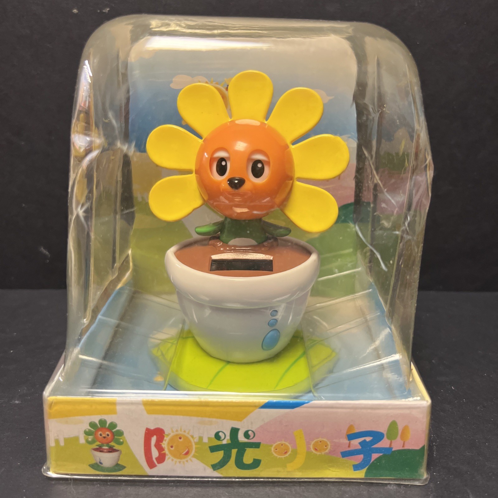 New Solar Powered Dancing Bobblehead Toy From Japan- Smiling Winking ...