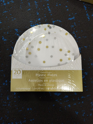 20 Premium Reusable Plastic Dinner Plates | Dots - Silver | 7.5'' 10.5''