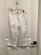 Counterpart’s women size 4 white capris pants button zip front.2 pockets belt lo