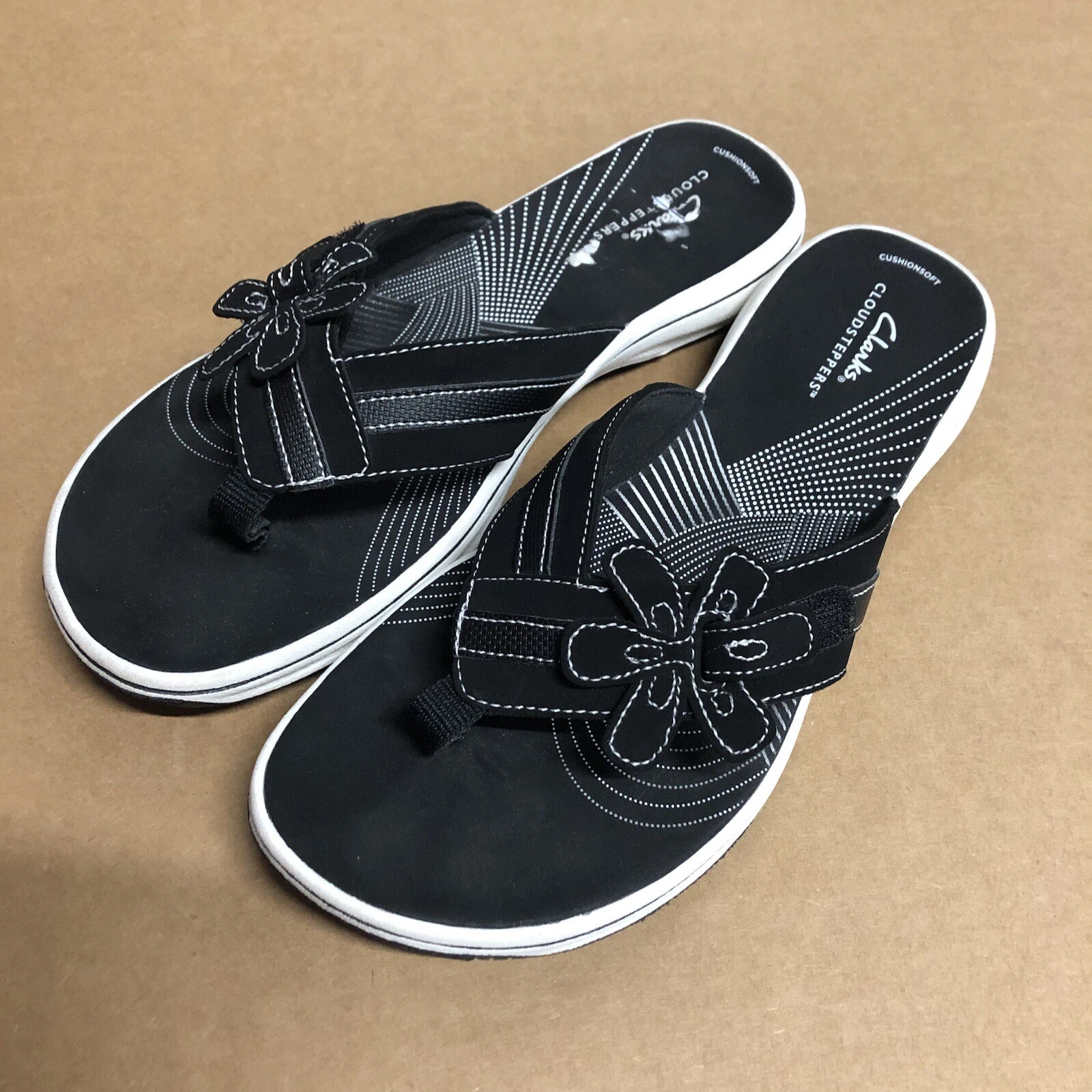 Cloudsteppers by Clarks US 10 sandali neri bianchi fiori flora perizoma ammortizzati