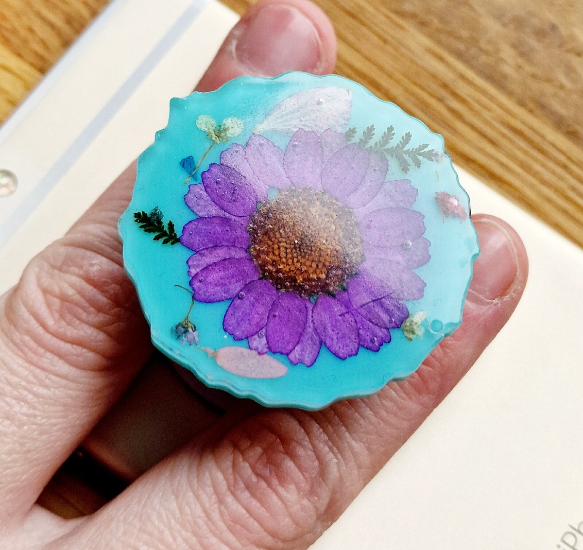 Resin Phone Grip turquoise with dried flowers UK