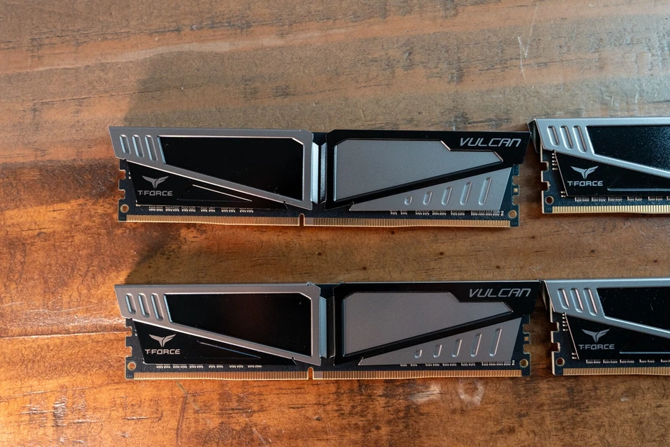 TeamGroup T-Force Vulcan 16GB DDR4-2400MHz CL15-17-17-35 TLGD416G2400HC15BBK - Image 4 of 4