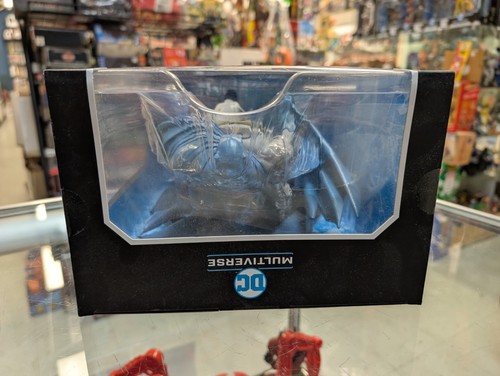 Batman Hush 12" Statue Factory Sealed | DC Multiverse | McFarlane Toys 2023 - Picture 9 of 9