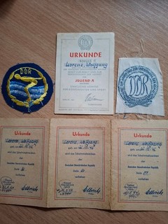 60 Jahre alte Urkunden und Aufnäher DDR von 1964 !