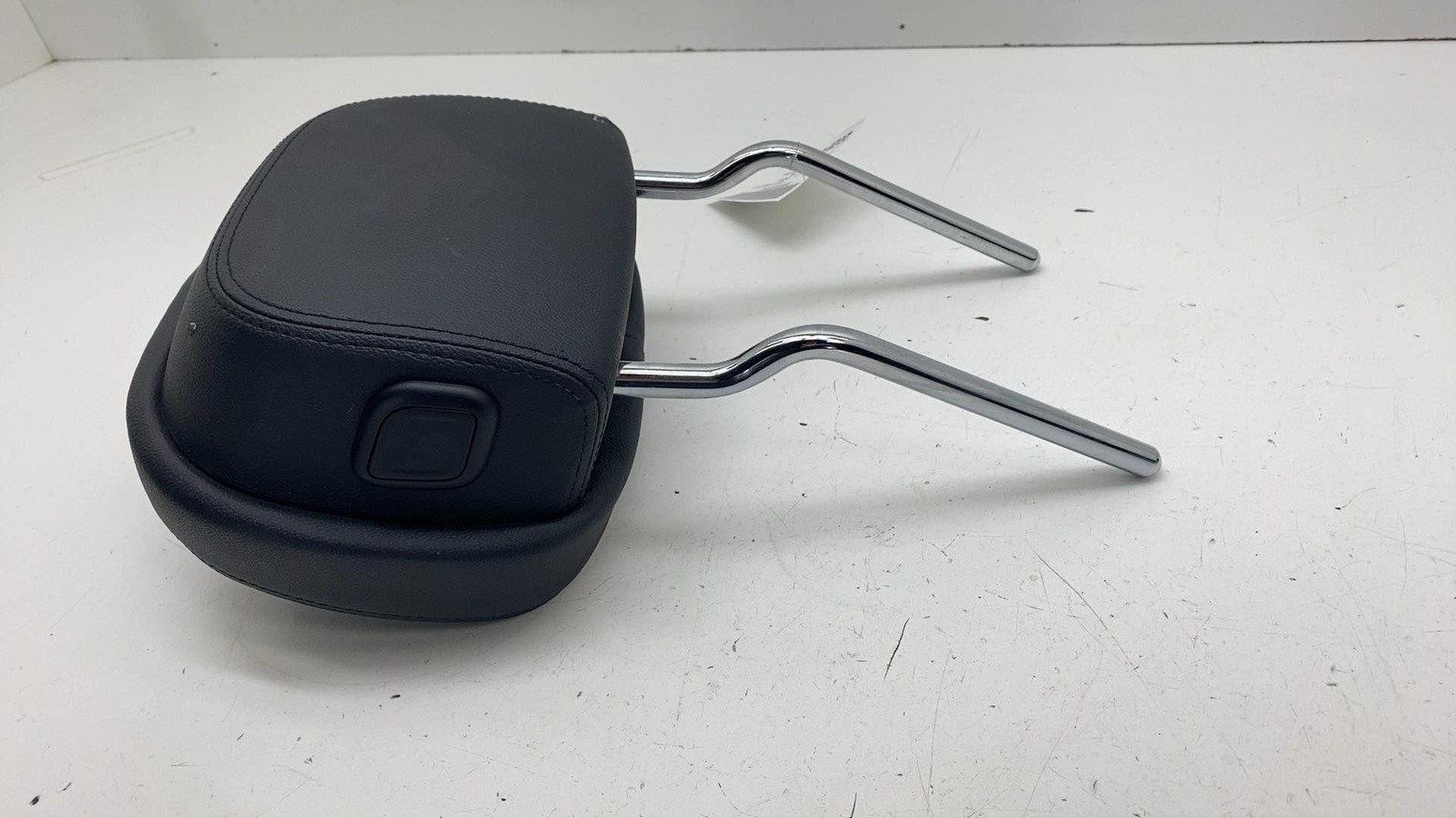 ⭕2020 Maserati Driver or Passenger Side Seat Headrest Headrest Left or Right OEM