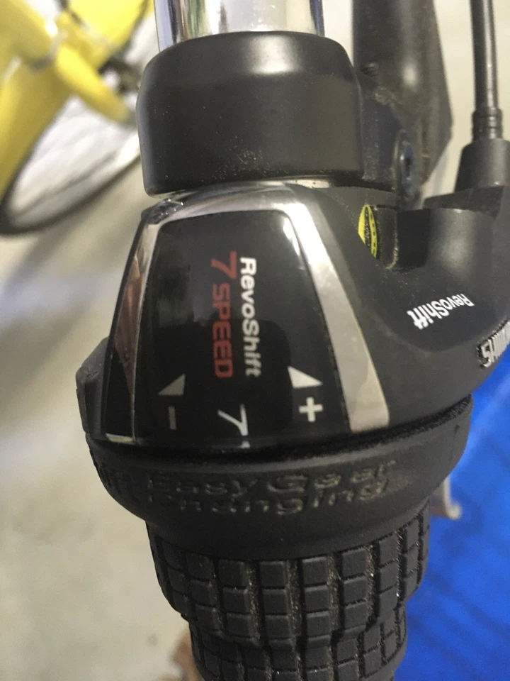 Tricycle, Adult, Bright Yellow, Extra large basket, 6 speed, Bell, Step through - Image 3 of 4