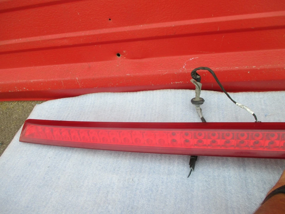 Cadillac Escalade 2007-2014 lámpara de montaje alto tercera luz de freno trasera OEM 25779085 Foto 3 de 4