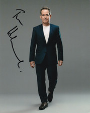 TOM HOLLANDER signed Autogramm 20x25cm THE WHITE LOTUS in Person autograph
