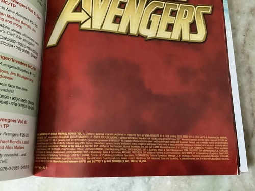 The New Avengers Vol.1 Marvel 2011 SC Graphic Novel 1st Print - Picture 5 of 7
