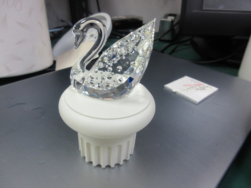 Swarovski Crystal Figurine Centennial Swan 7633 100 000 / 187407 Original Box
