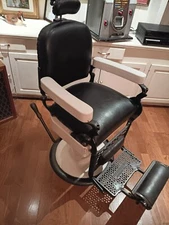 Barber Chair Berninghaus 1900 Model in Perfect Working Order