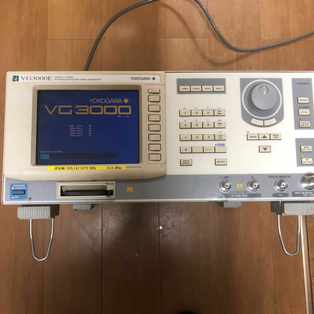 MINT CONDITION  YOKOGAWA SYNTHESIZED VECTOR SIGNAL GENERATOR VG3000E