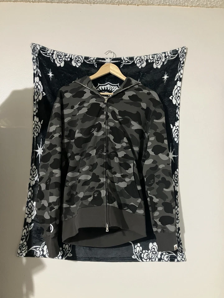 G1N with tags Bathing Ape Bape Grey Camo Shark Hoodie XL Full Zip - Image 2 of 4