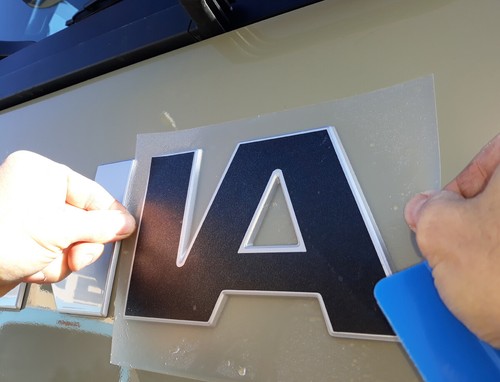 W.B.A. Aufkleber passend für Scania Emblem der Serie S+R ab Bj 2017 RAL7035 grau - Bild 4 von 9