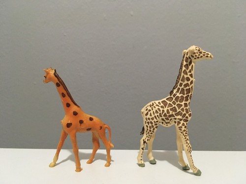 Vtg 1970s Britain's Ltd Lot of 2 Giraffe Figures 2.75" Made in England Wildlife - Picture 2 of 5