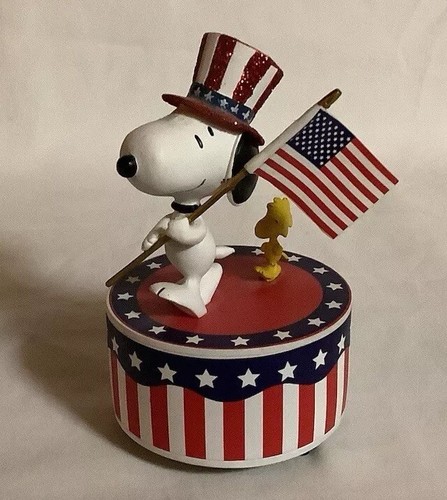 Peanuts Worldwide 2012 America The Beautiful Snoopy Music Box