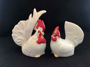 Vintage Ceramic Brown and White Hen Chicken Salt and Pepper Shakers Set with Rubber Stoppers