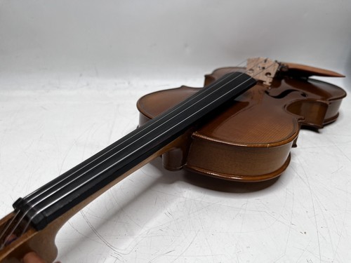 C. Becker Violin with SKB Case, Excellent Condition with Bow - Picture 10 of 17