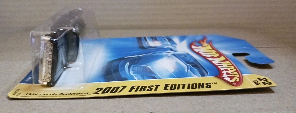 HOT WHEELS 2007 First Editions 1964 LINCOLN CONTINENTAL 1:64 Scale Model - Image 4 of 4