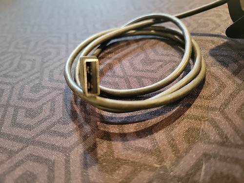 Fitbit Versa 2 Charging Cable, Official Product - Picture 3 of 3