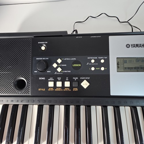 Clavier électronique 61 touches Yamaha PSR-E223 - Testé - Photo 5/11