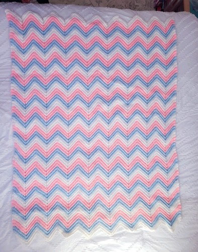 Vintage VTG Handmade Crochet Baby Blanket Afghan Throw 48” x 36” Granny Chevron - Picture 2 of 7