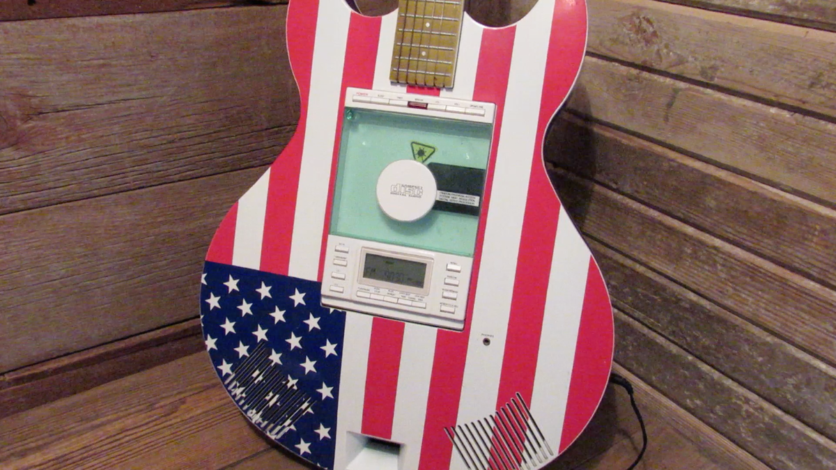 Vtg CROSLEY Radio CD Guitar Shaped American FLAG Model #GT1 Vtg CROSLEY Radio CD Guitar Shaped American FLAG Model #GT1