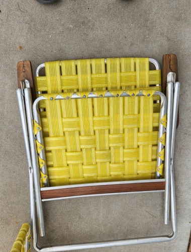 Set of 2 Vintage Webbing Aluminum Folding Lawn Chairs - Picture 7 of 10