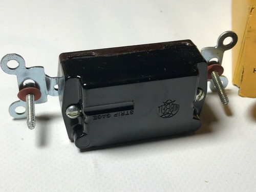 Hubbell WS-896-d 1101 A.C Toggle Switch Black 15A-120-277V Single Pole - Picture 3 of 4