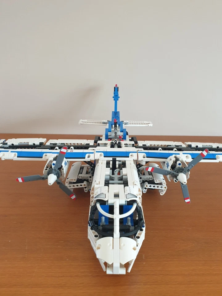LEGO Technic 42025 Cargo Plane, photo 3 sur 5
