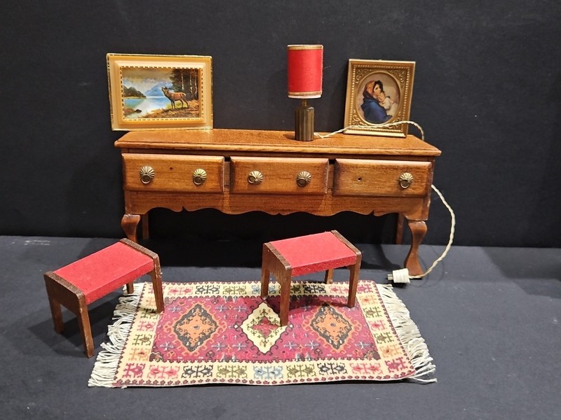 VINTAGE DOLLHOUSE WOODEN MINIATURE FURNITURE LOTRUG,  TABLE, WALL PICS, LAMP++