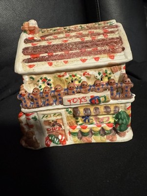 Gingerfrost Lane 2005 Toy Store Christmas Village Gingerbread House Style