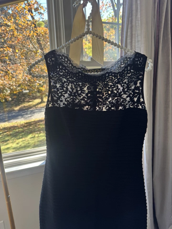 NEW  Tadashi Shoji Women's Sleeveless Gown BEAUTIFUL ~ Brand new with tags - Image 3 of 4