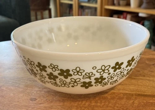 New ListingPyrex Spring Blossom Crazy Daisy #404 Large Mixing Bowl 4 Qt