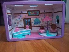 Twozies Cafe Playset.  Mini Playset as pictures.  No loose accessories.
