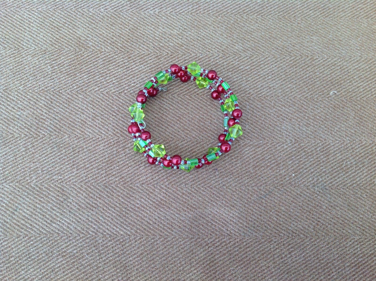 Plastic Bead Expandable Bracelet Gem