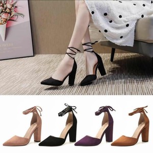 scarpa a punta con tacco largo