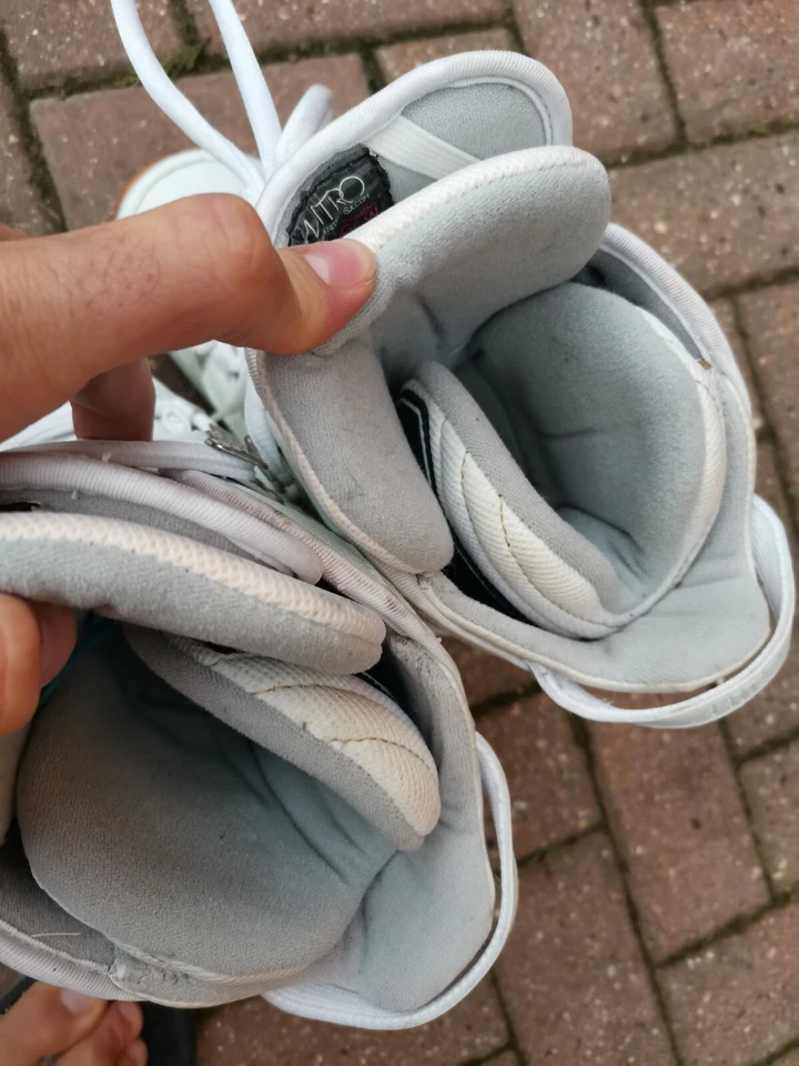 Excellent Condition Nitro Ladies Snowboard Boots Size uk 7.5 - Image 4 of 4