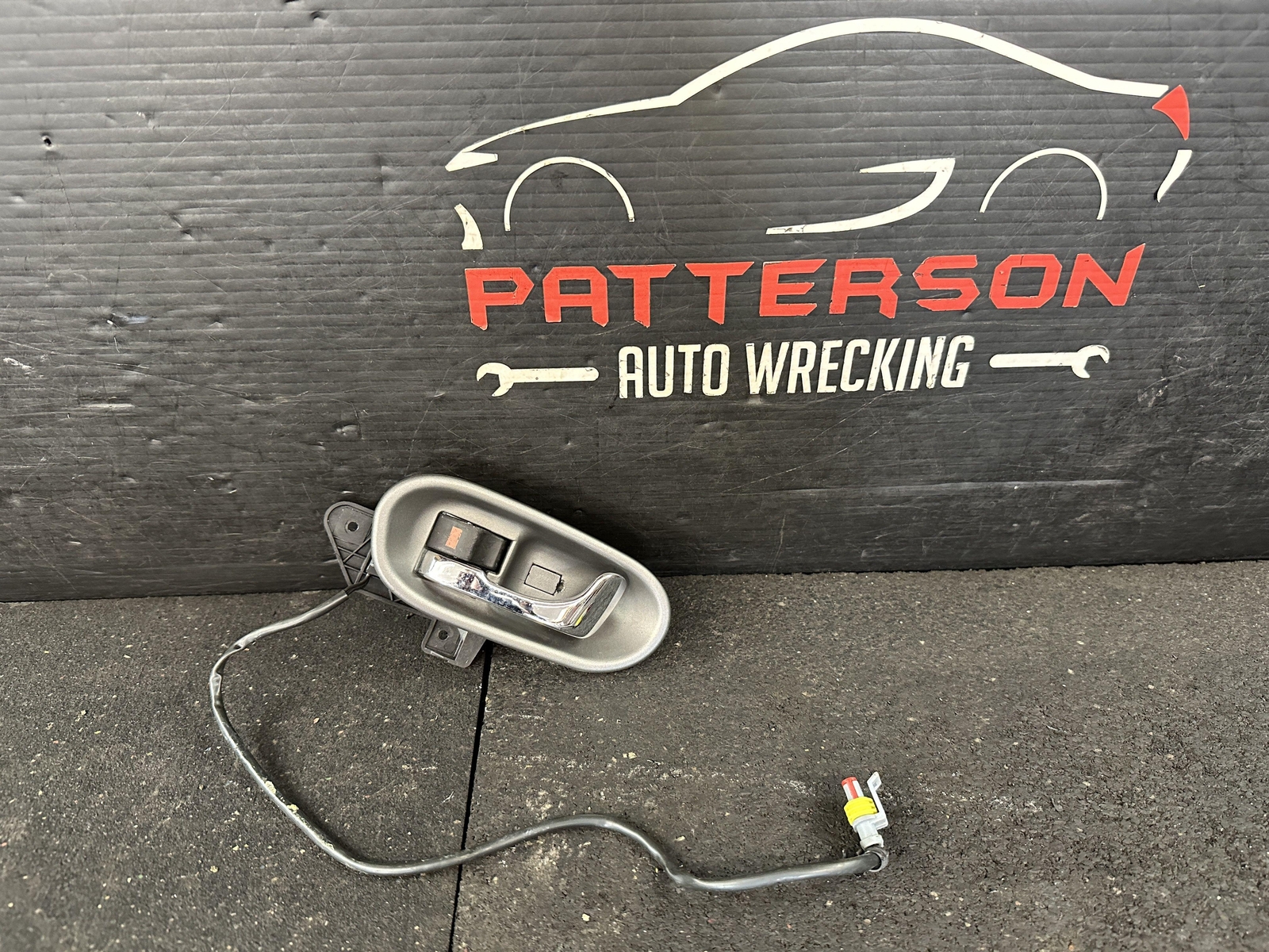 03-07 MASERATI COUPE GT FRONT DRIVER LEFT INSIDE INTERIOR DOOR HANDLE W/ COVER
