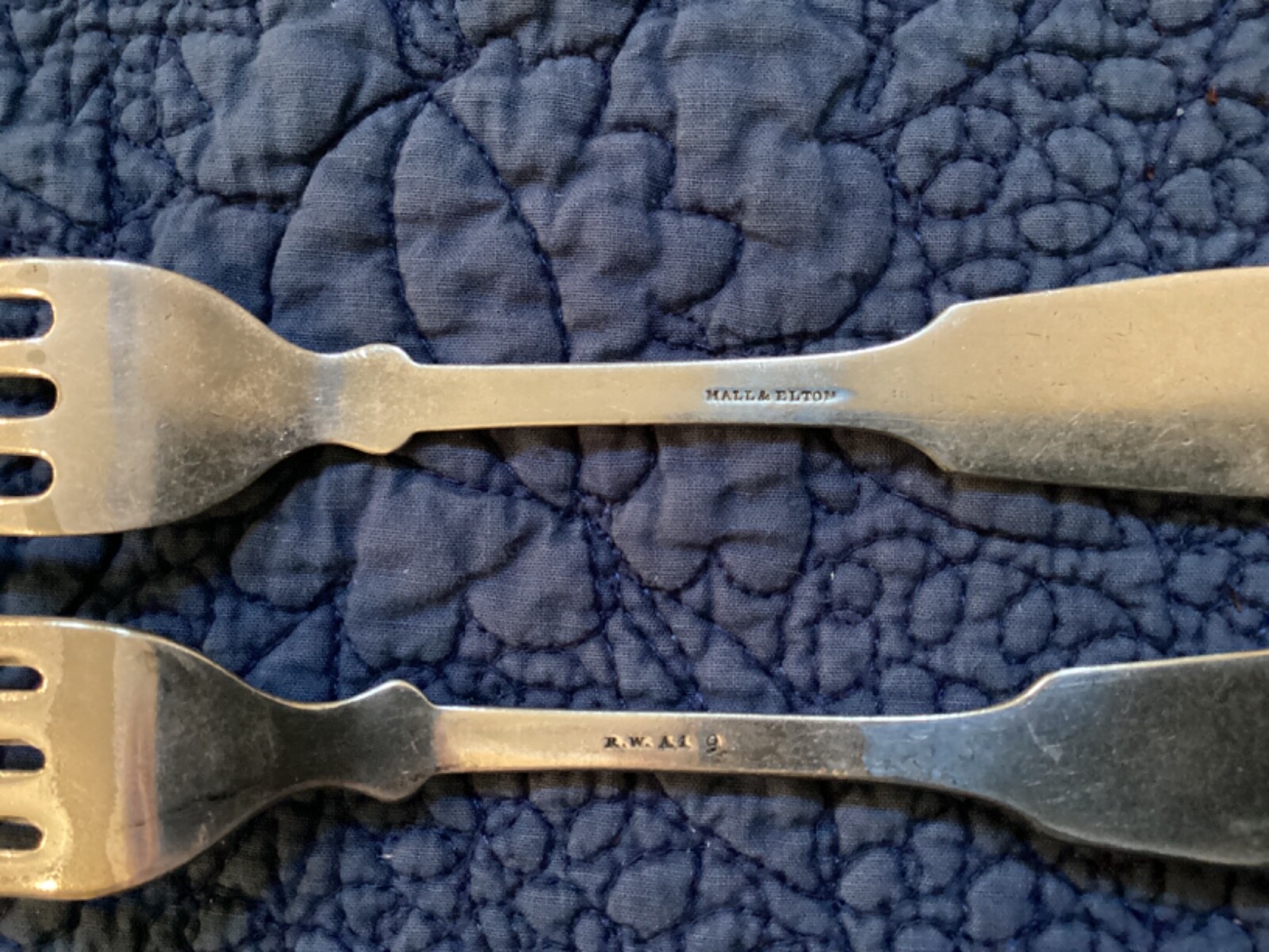 Set of 6 antique "Fiddle" silverplate salad forks