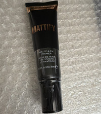Revolution Mattify Matte & Fix Mattifying Fac...