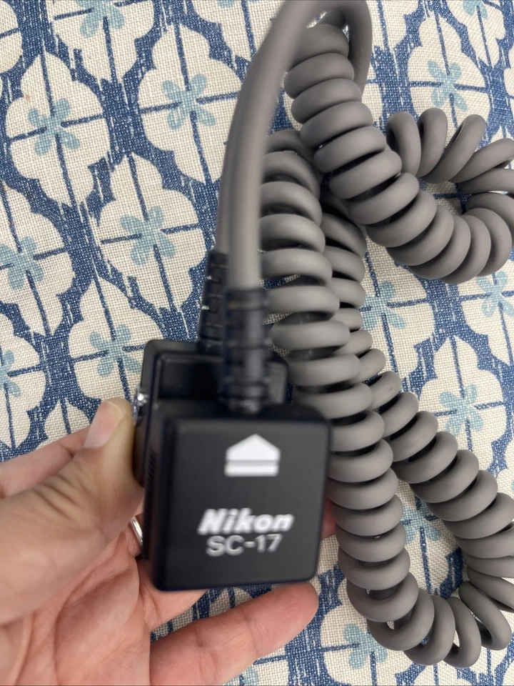 Nikon SC-17 TTL Sync Coiled Extension Cord Flash Accessory H52 - Image 2 of 2