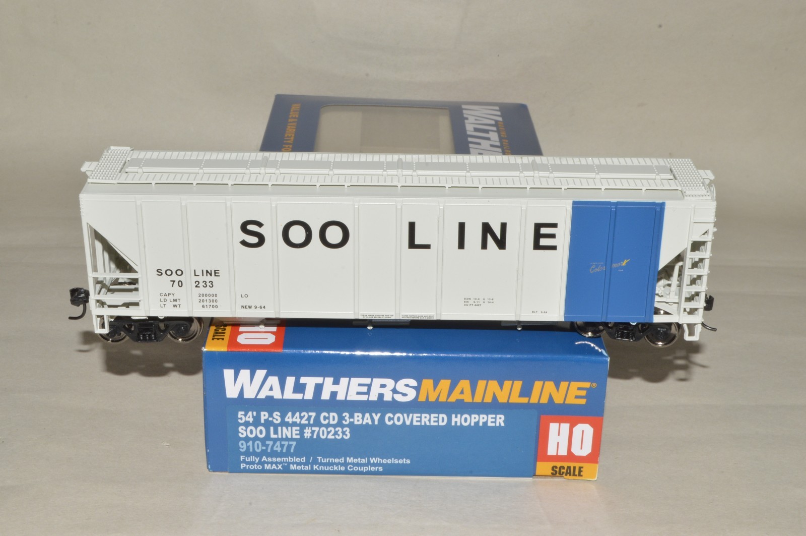 HO scale Walthers SOO Line RR PS2CD 4427 grain covered hopper car train 70233