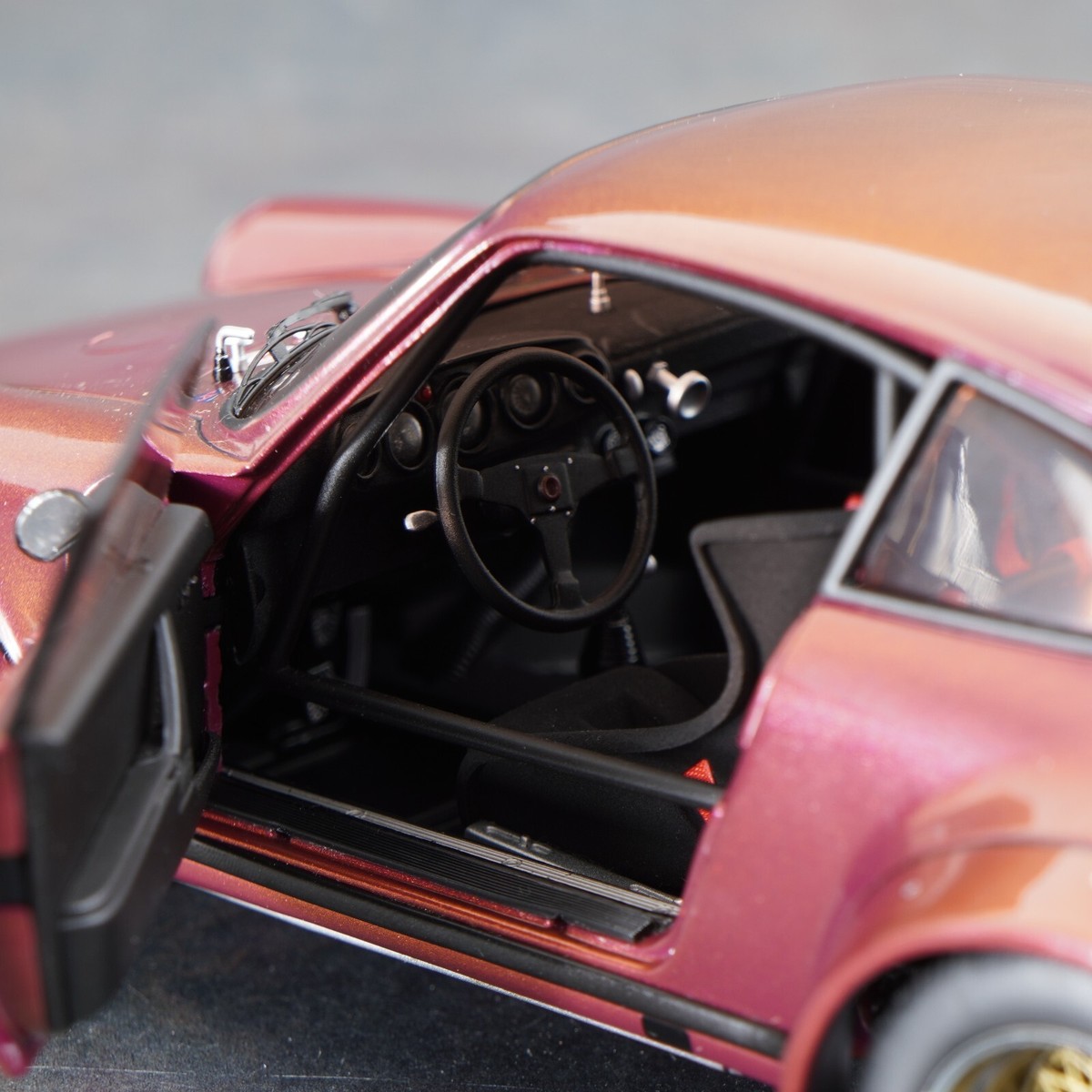 Exoto Racing Legends 1:18 Porsche 934 RSR Standox Interlagos Fire