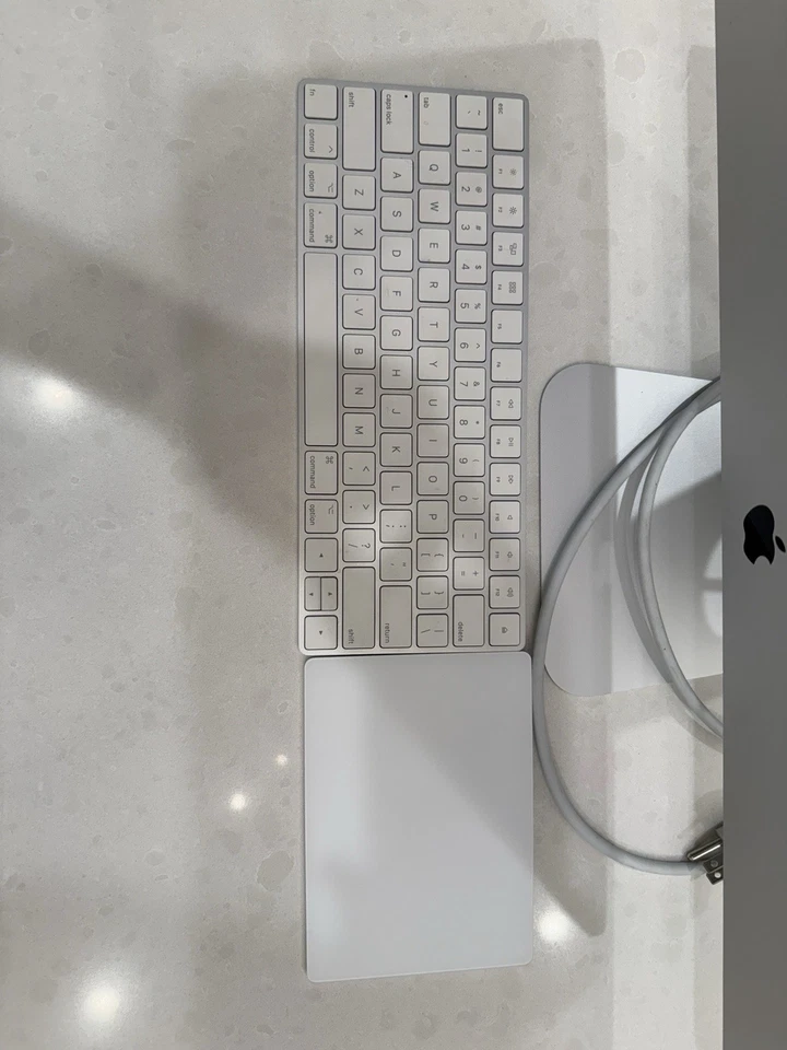 Apple iMac with 21.5in Retina 4K display (1TB HDD, Intel Core i3 8th Gen.... - Image 3 of 4