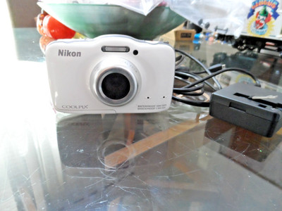 NIKON COOLPIX S-32 WATERPROOF COMPACT DIGITAL WORKING CAMERA 13.2 MEGAPIXELS