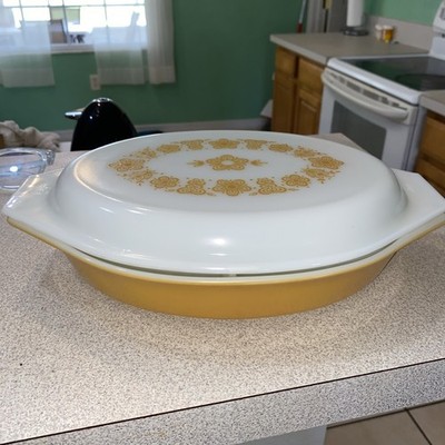 Vintage Pyrex Butterfly Gold Divided Excellent Condition